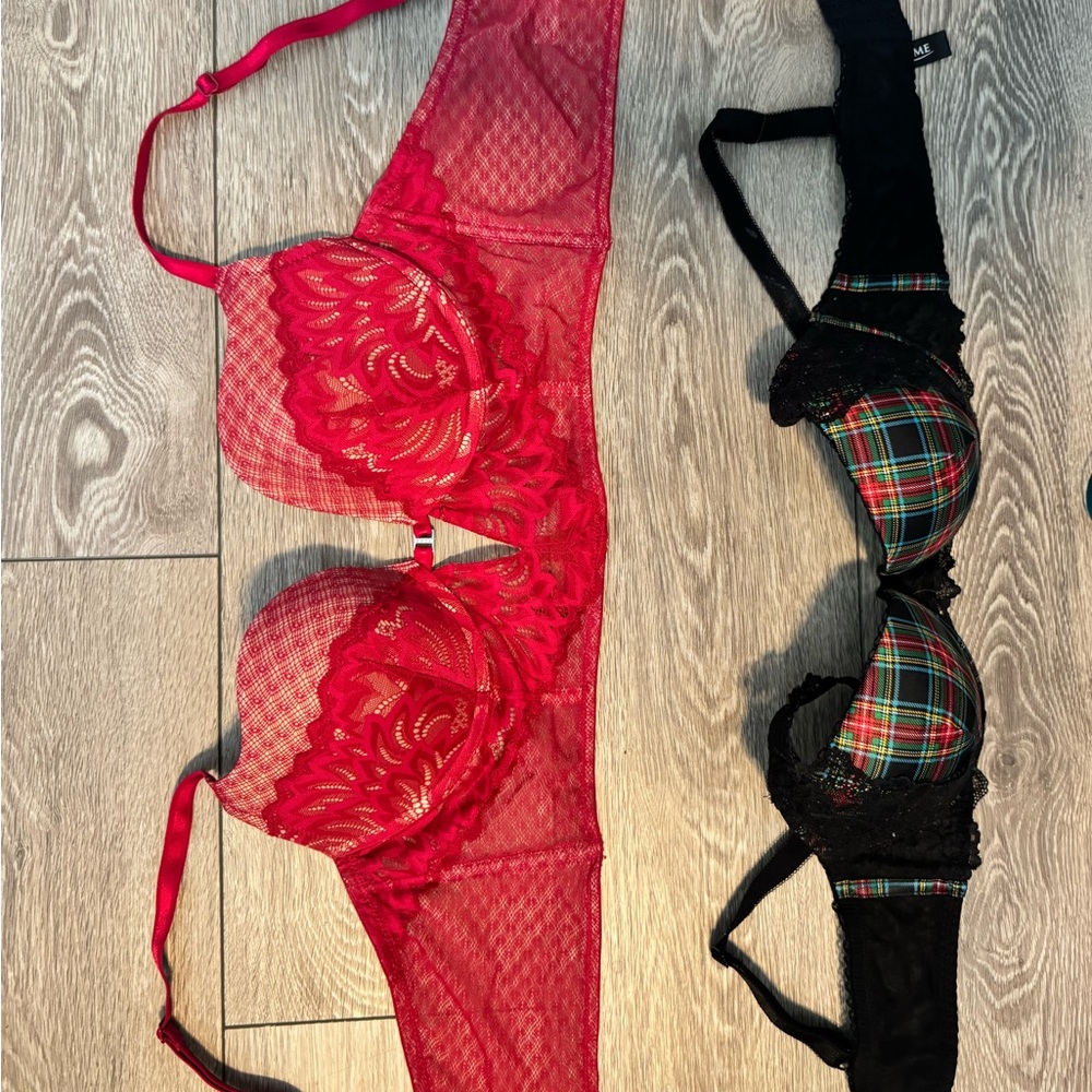 Adore Me Barcelona and push-up bra size 34 and 36 D.